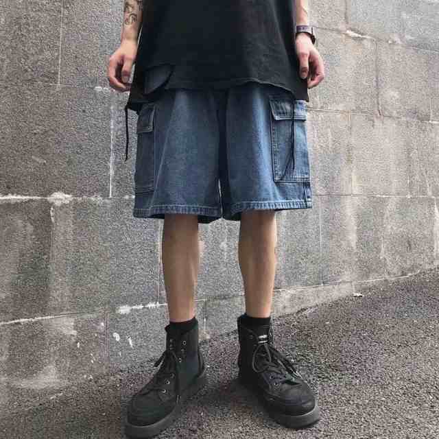 商品詳細：カラー：/ブラック/ライトブルーサイズ：/M/L/XL/2XL【商品説明】毎年の夏に、スタイリングの主役になるメンズデニムショートパンツです。シンプルなデザインなのに、ヴィンテージ加工による